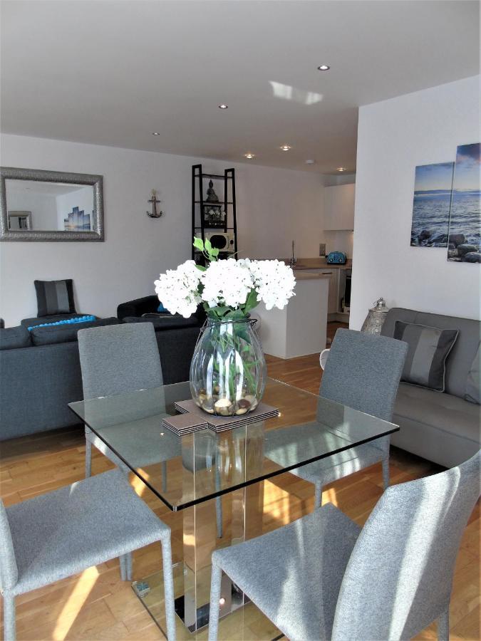 Seaview, Luxury Apartment, 2 Min Walk To Porth Beach New Quay Exterior foto